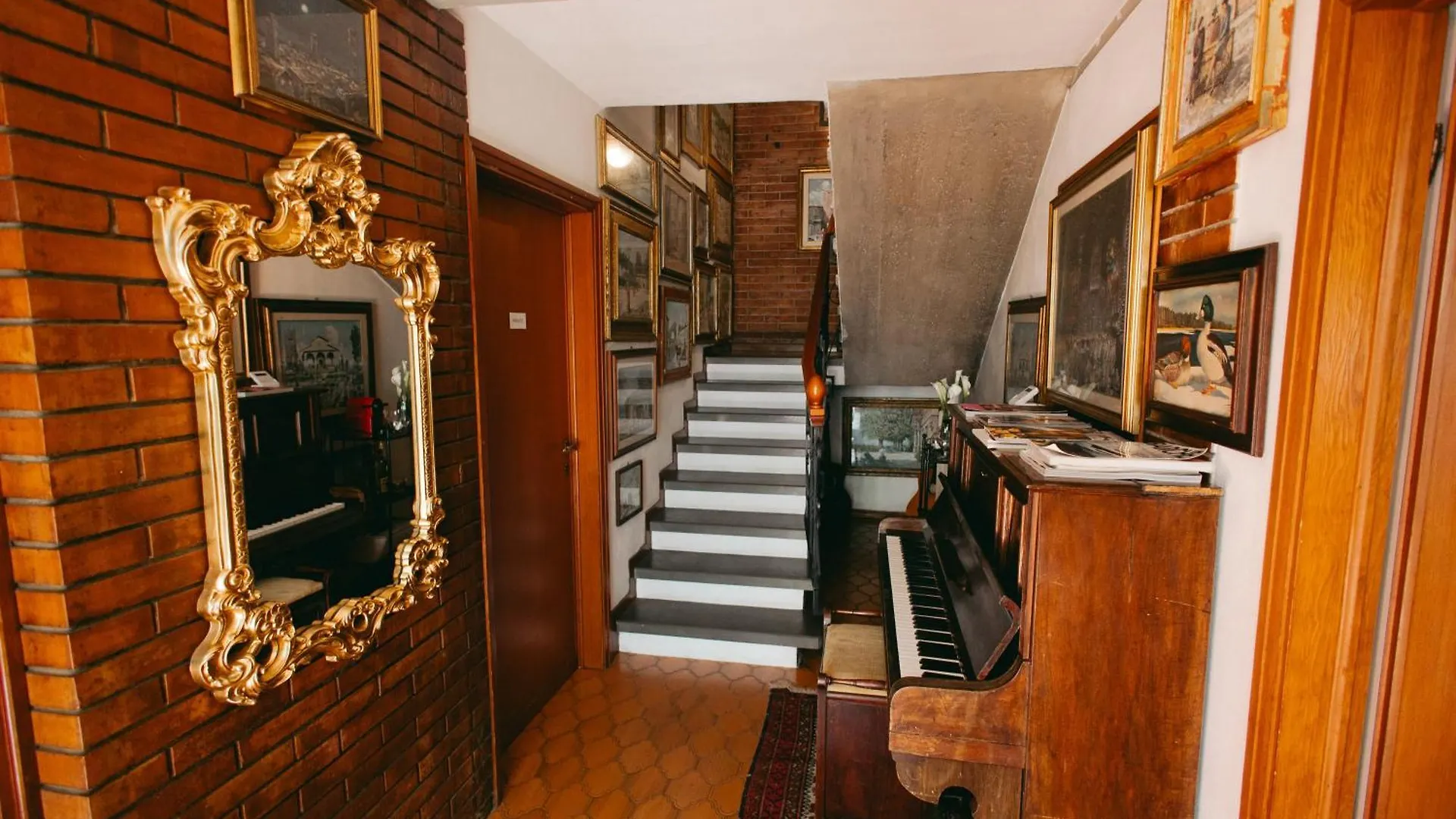 Enzo'S House Hotel Lucca 0*,  Italien
