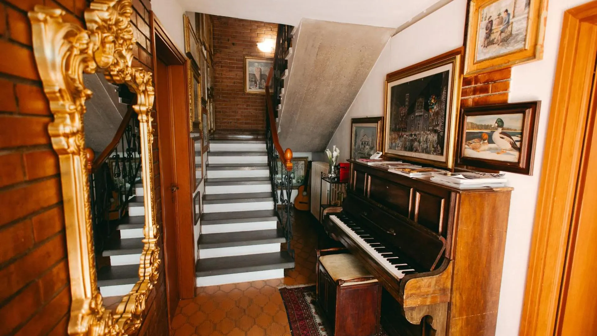 Pensión Hotel Enzo'S House Lucca