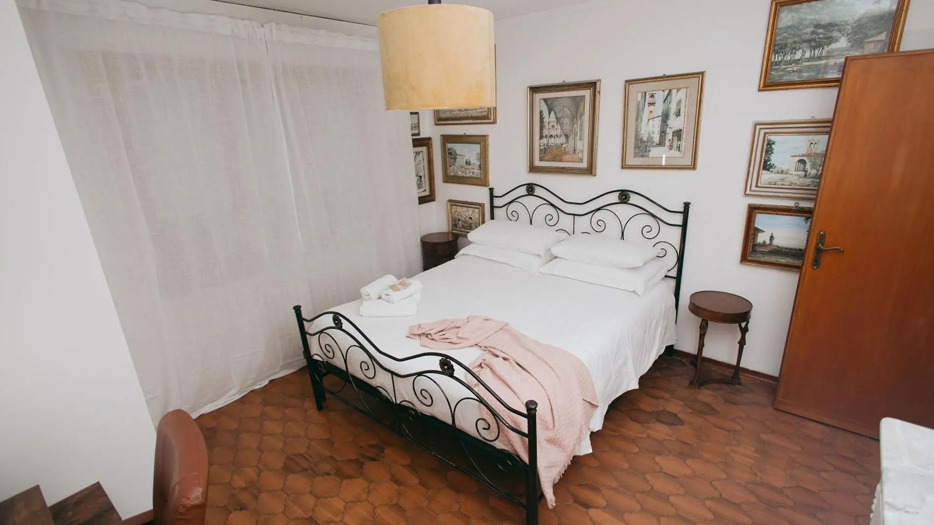 Hotel Enzo'S House Lucca 0*,  Italia